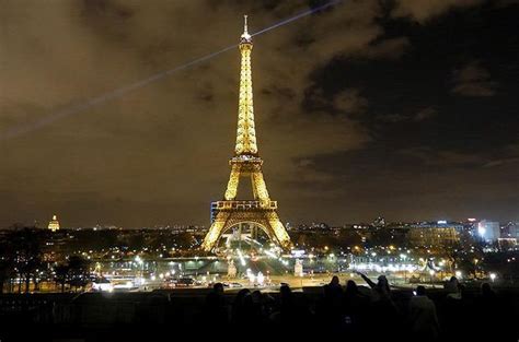 Paris'te Aşk Dolu Bir Gezi: Mekanlar ve İpuçları